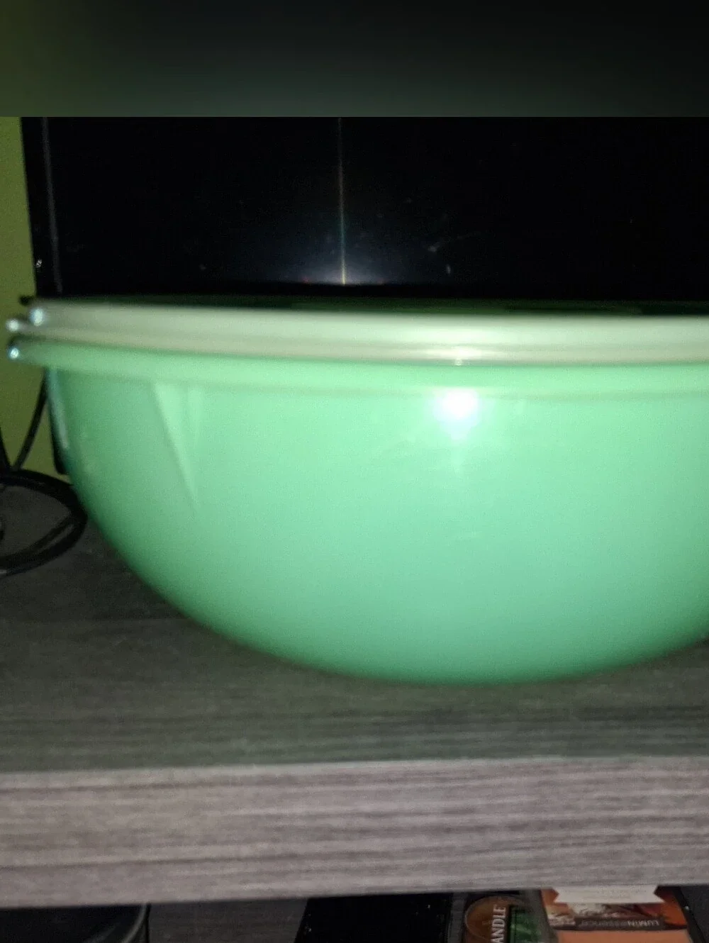 Tupperware Mint Green Fix & Mix Mixing Bowl With Lid